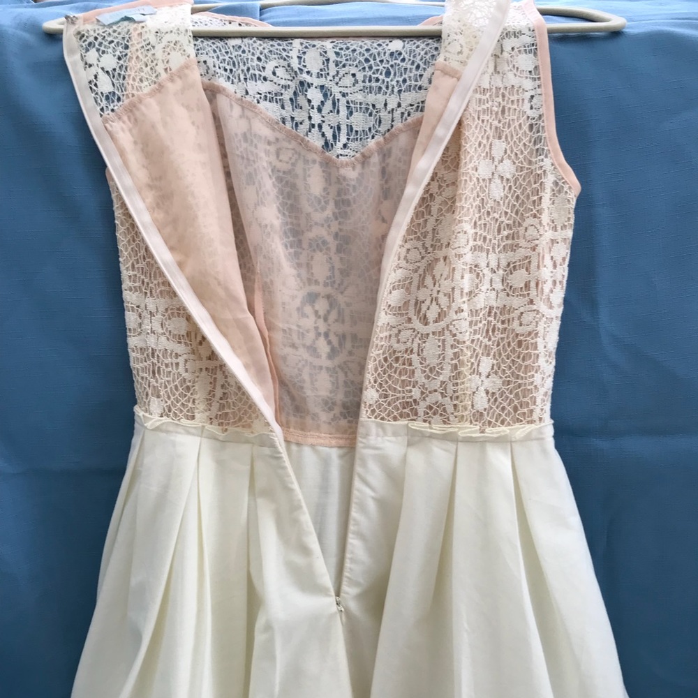 Dress - Picture 4 of 4